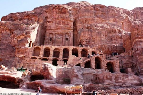 در شکوفه پترا، حدود 20000 نفر در شهر زندگی می کردند.