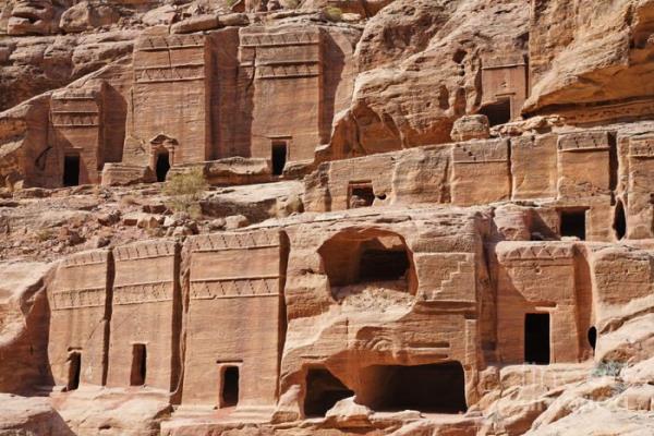 در قرون وسطی، پترا توسط صلیبیون اشغال شد و دو ارگ در آنجا ساختند.
