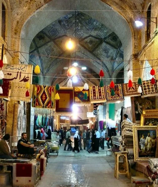 آشنایی با مکان های دیدنی شیراز در شب