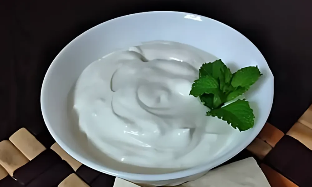 طرز تهیه ماست سفت و چکیده