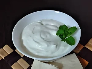 طرز تهیه ماست سفت و چکیده