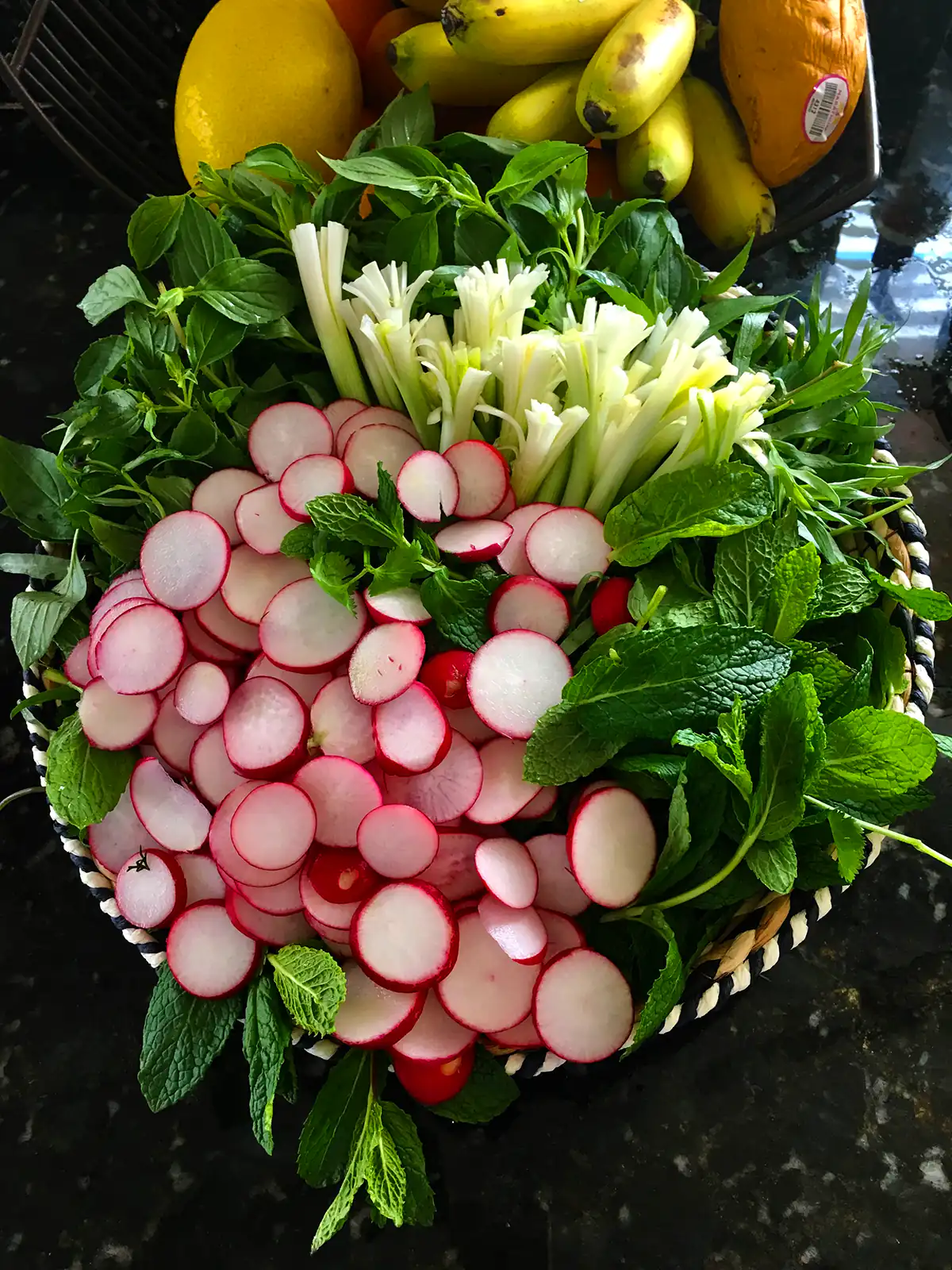 سرو سبزی خوردن مجلسی