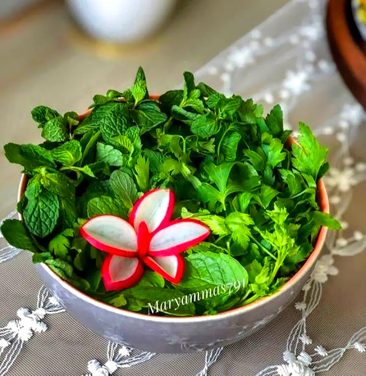 سرو سبزی خوردن مجلسی
