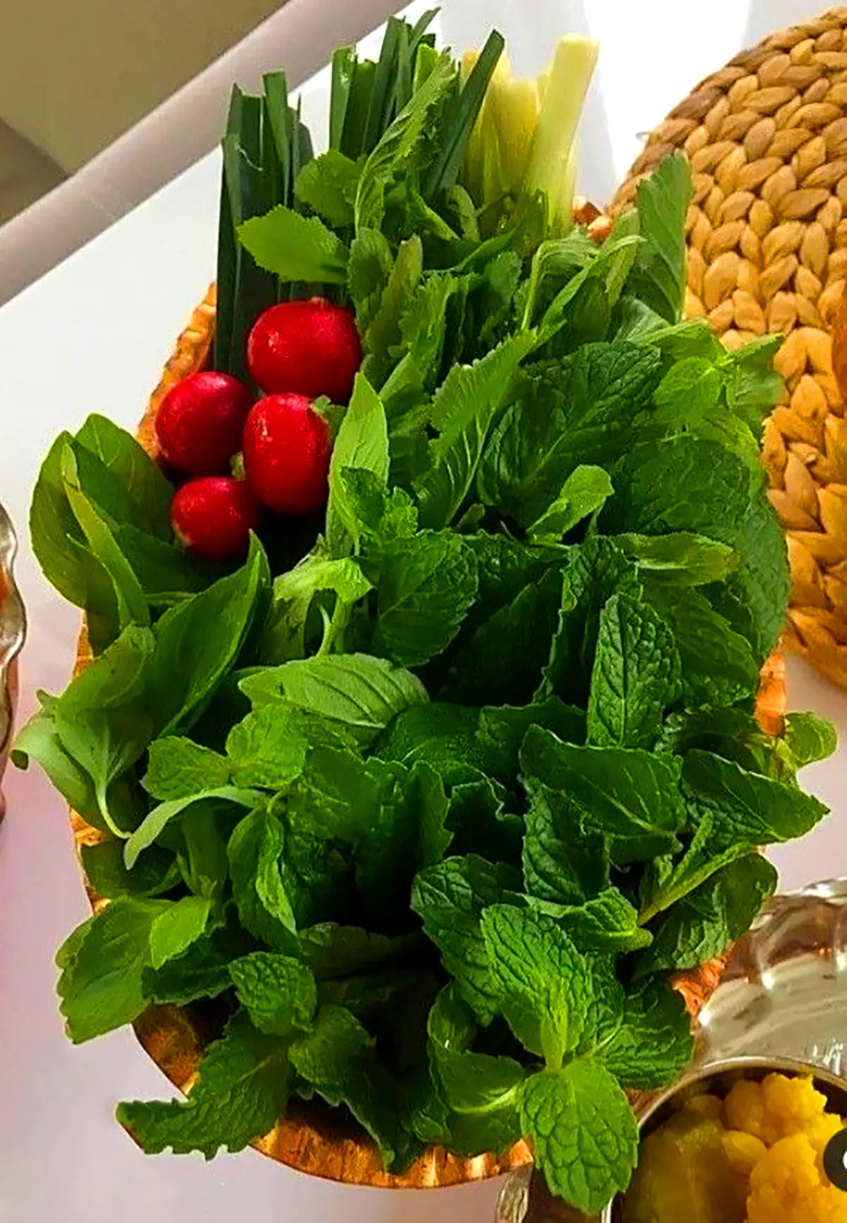 سرو سبزی خوردن مجلسی