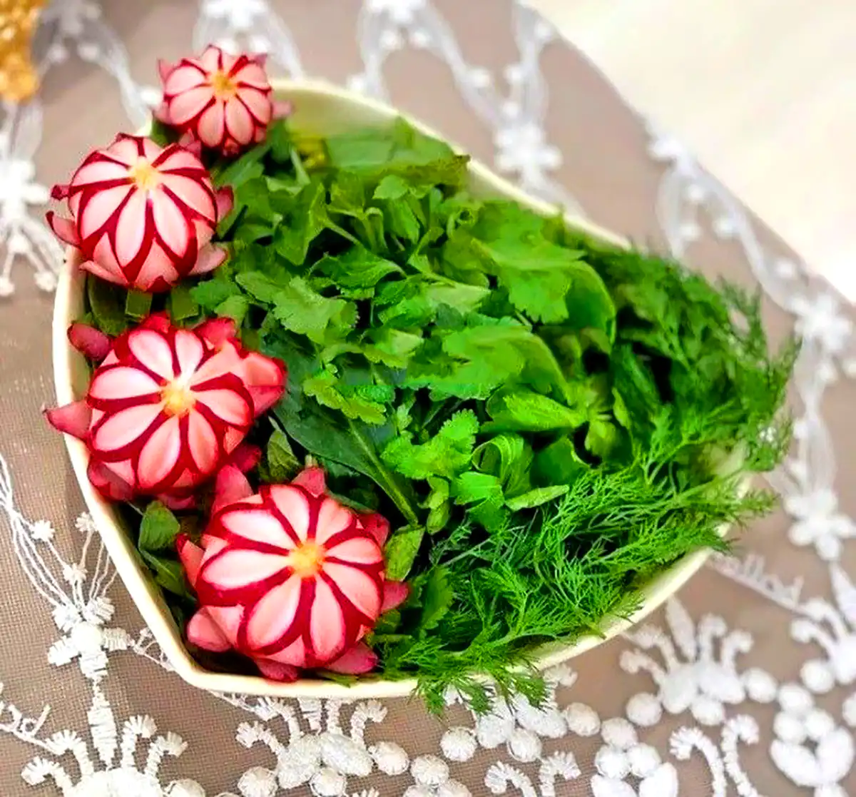 سرو سبزی خوردن مجلسی
