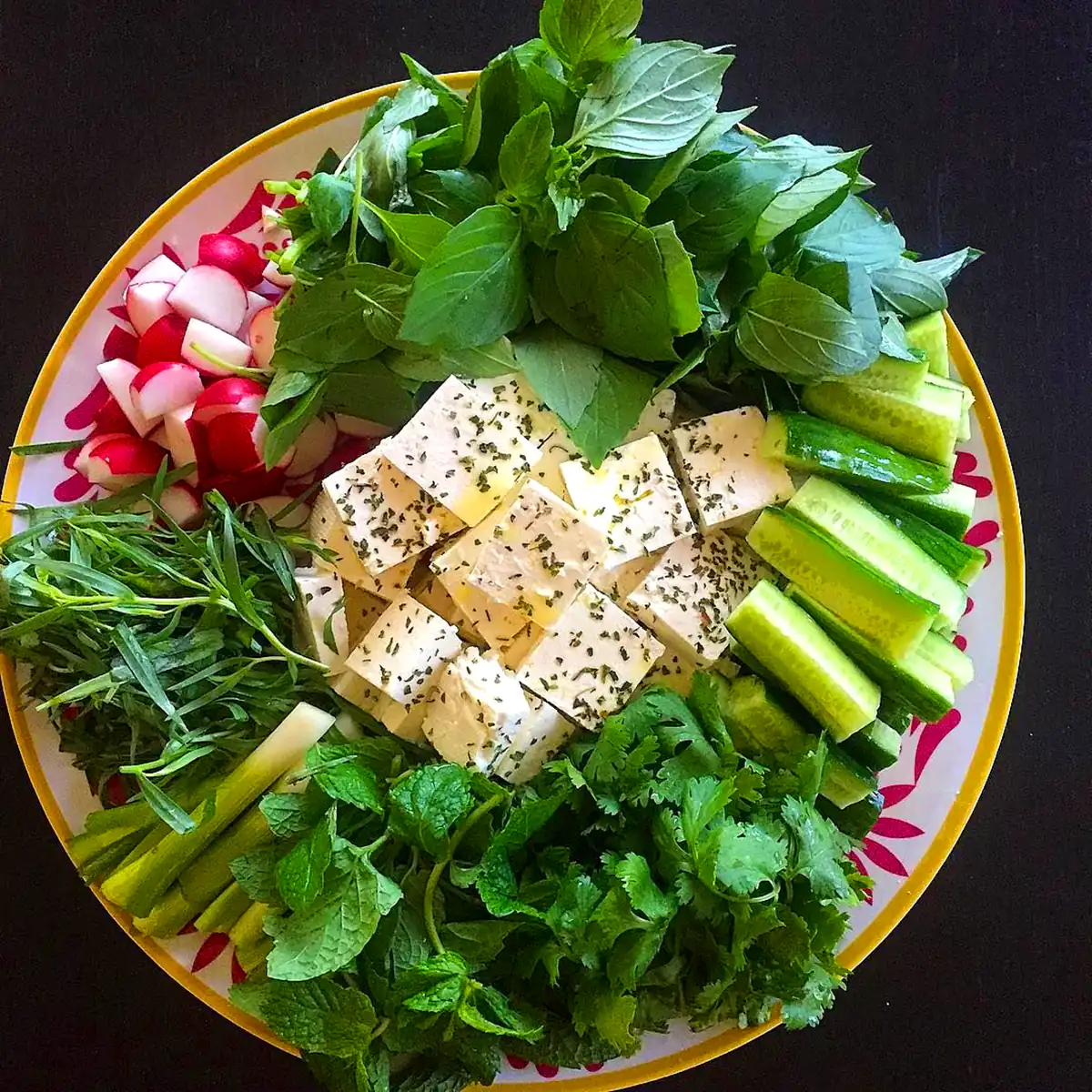 سرو سبزی خوردن مجلسی