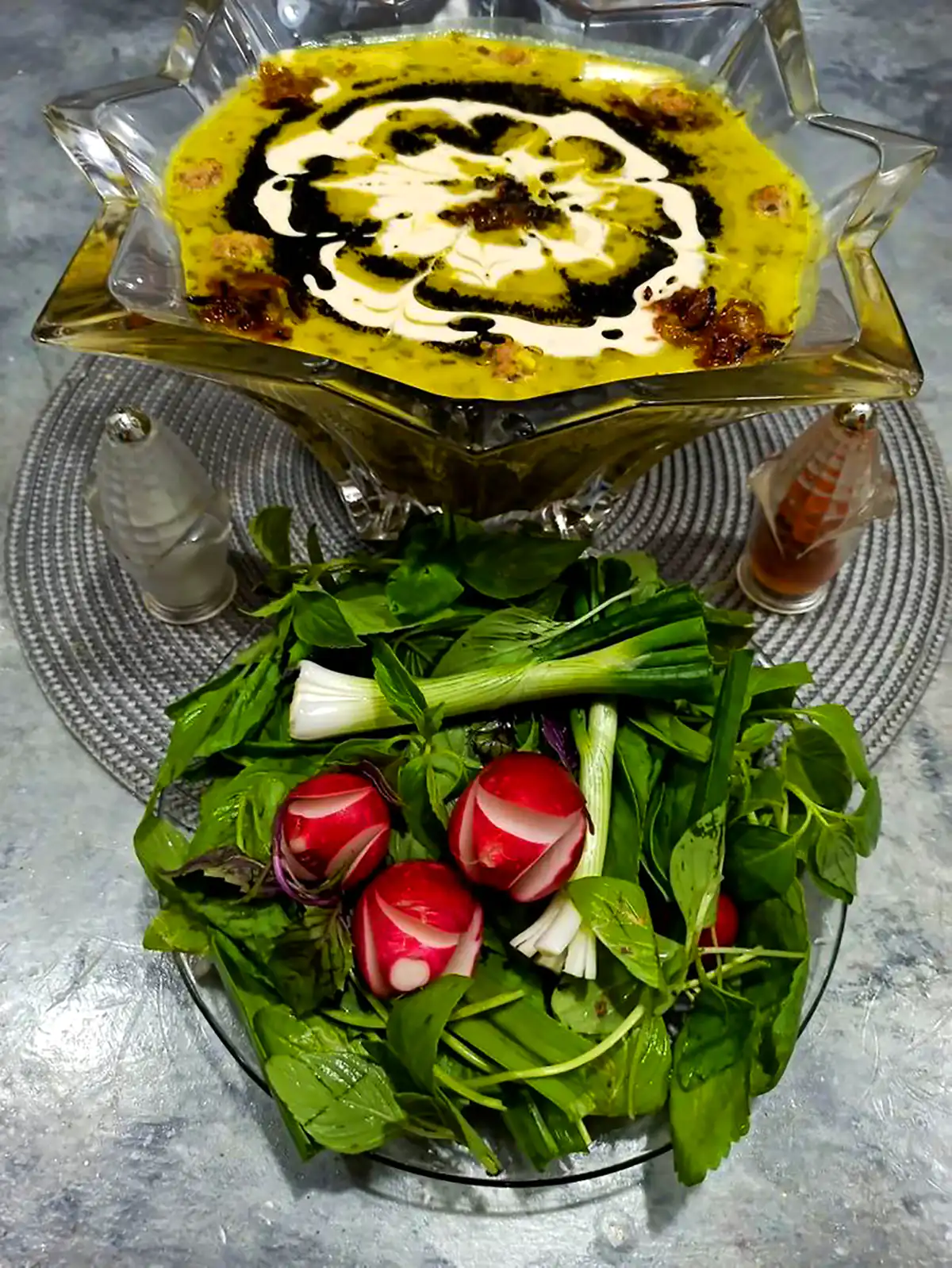 سرو سبزی خوردن مجلسی