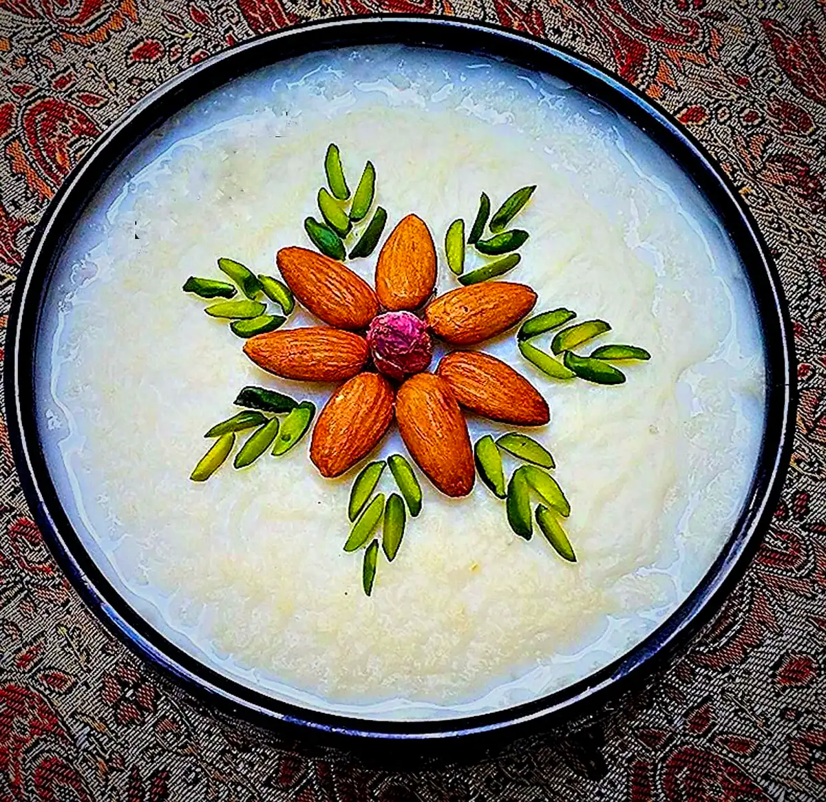 تزئین ماست و خیار شیک