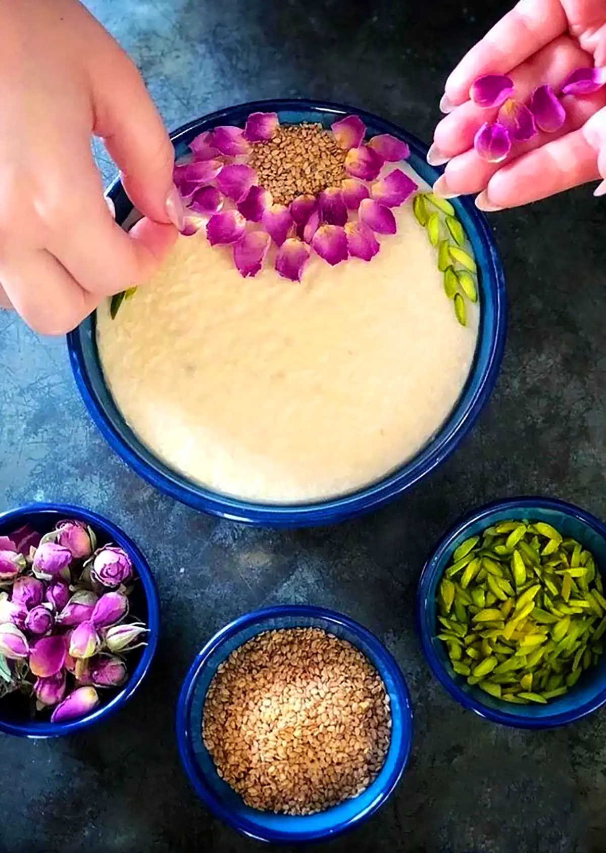 تزئین ماست و خیار شیک