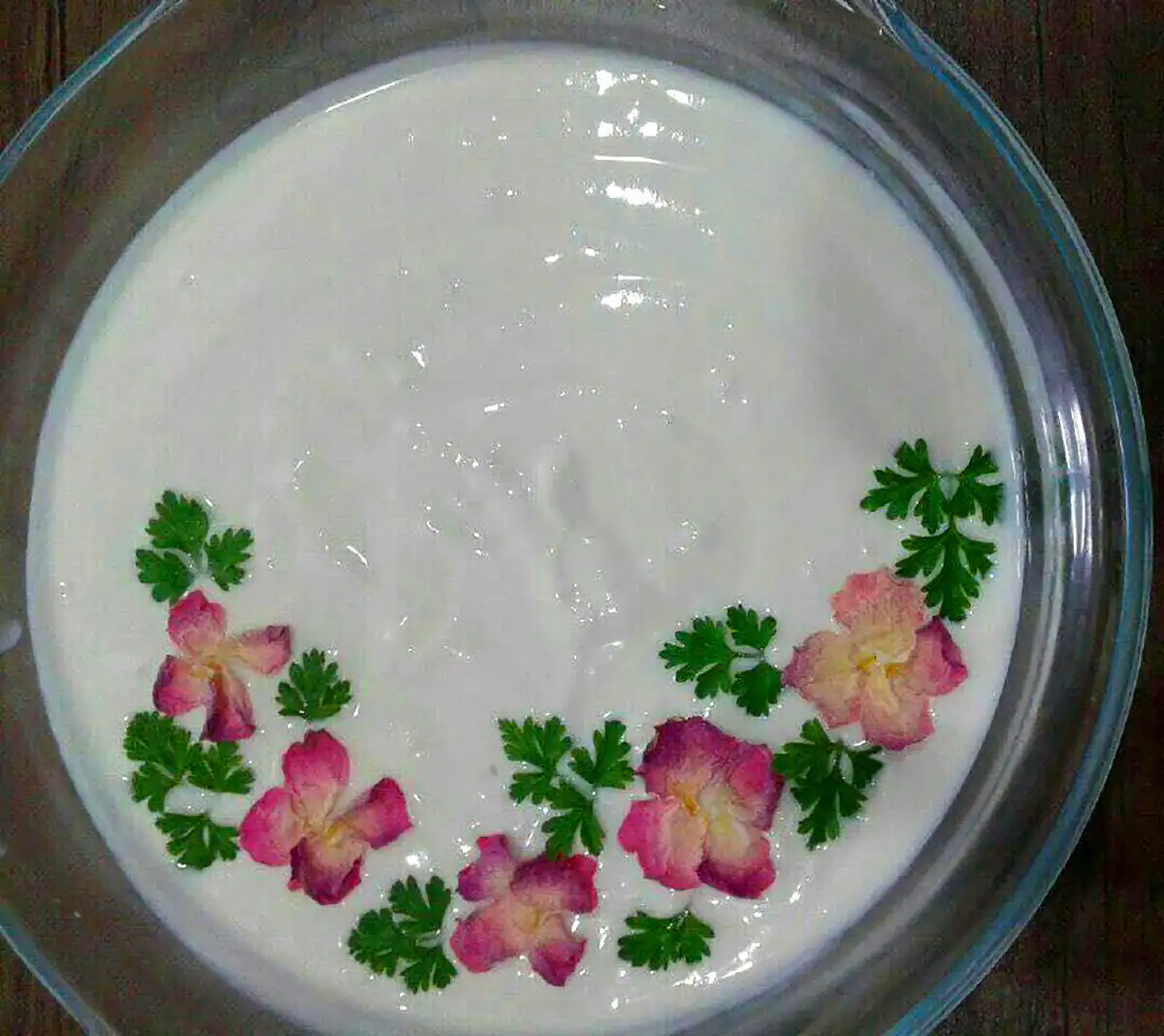 تزئین ماست و خیار شیک