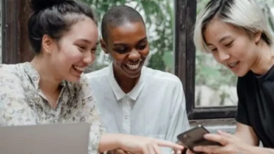 چگونه مهارت‌های اجتماعی خود را بهبود ببخشیم: ۲۳ نکته کاربردی برای کمک به شما